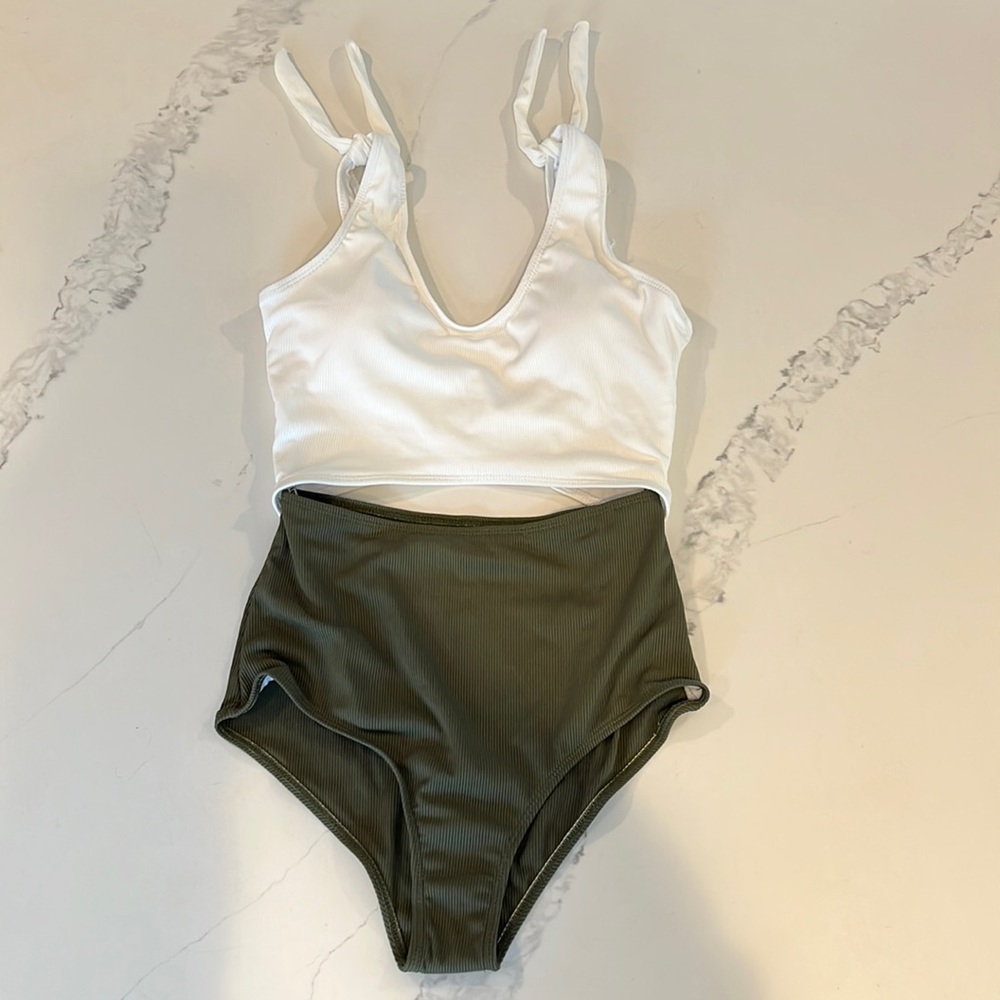 Bathing suit